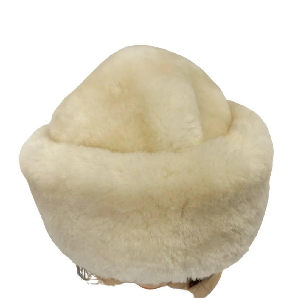 NWOT Sheepskin Hat Small Ivory